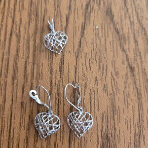 Zales 14k heart pendant and earrings set